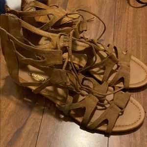 CROWN VINTAGE BROWN TIE UP SANDALS